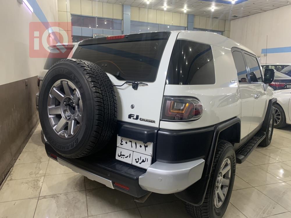تويوتا إف جي كروزر
